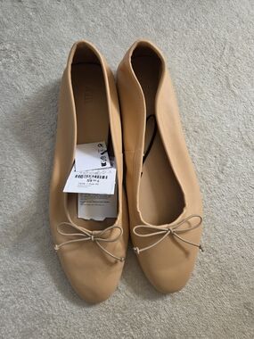 Zara Women's Ballet Flats in Light Camel